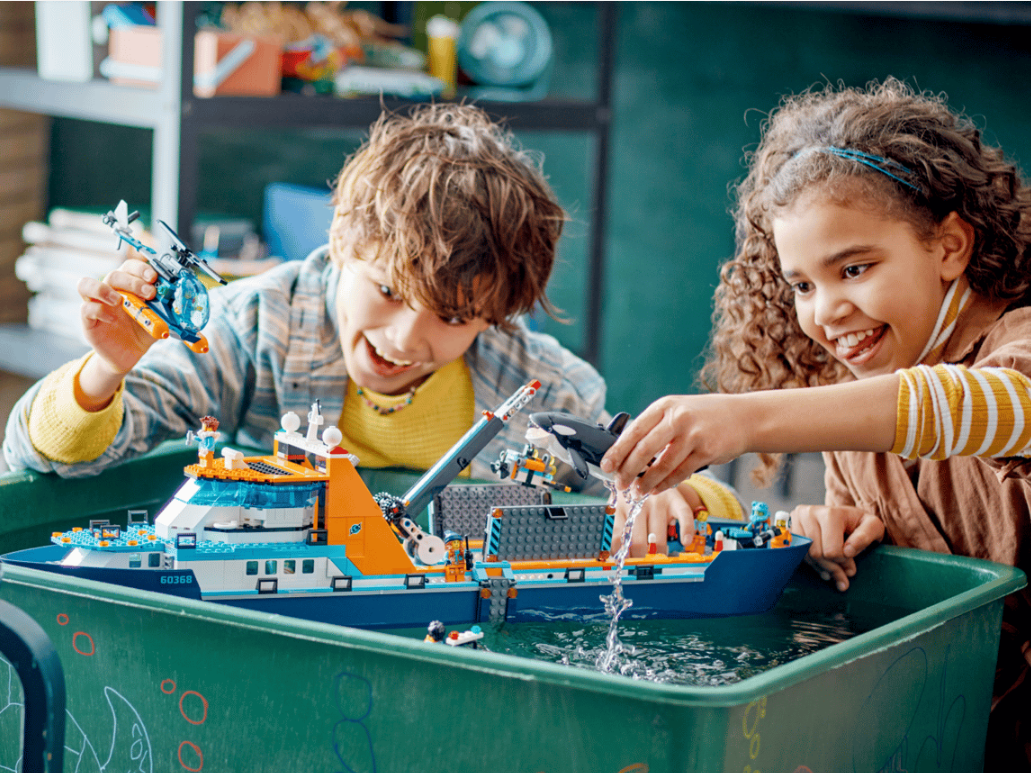 "Arkties tyrinėtojų laivas" Konstruktoriu