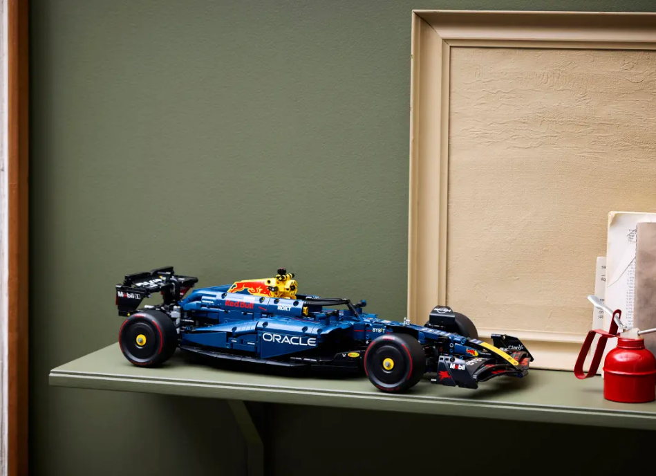 "Redbulio RB2O Formulė" Konstruktorius