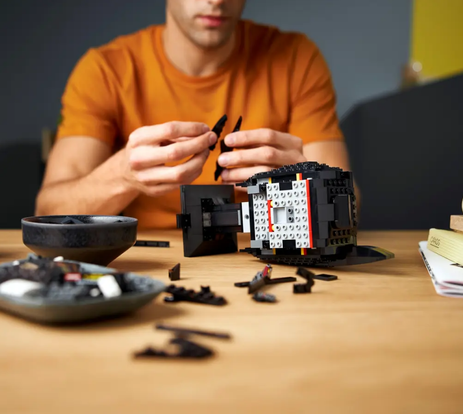 "Betmeno kaukė" Konstruktorius